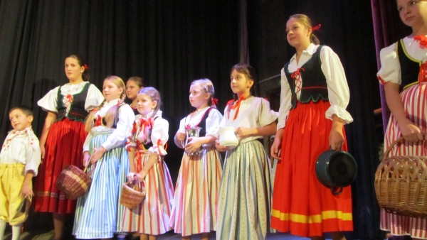 Republikové finále Pionýrského sedmikvítku – folklorní tance