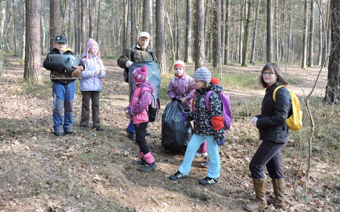 Habartovští pionýři oslavili příchod jara každoročním úklidem lesa